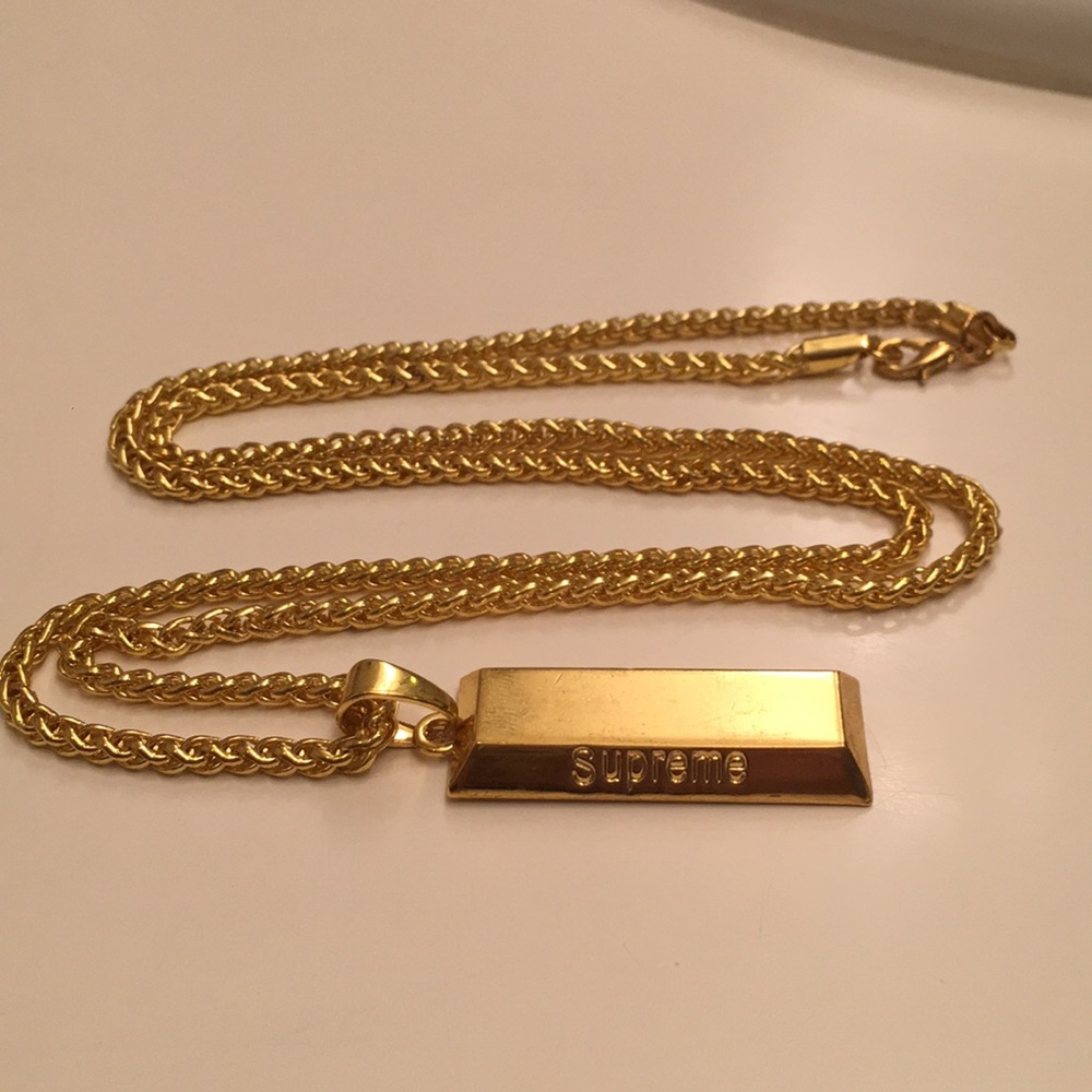 Supreme gold necklace